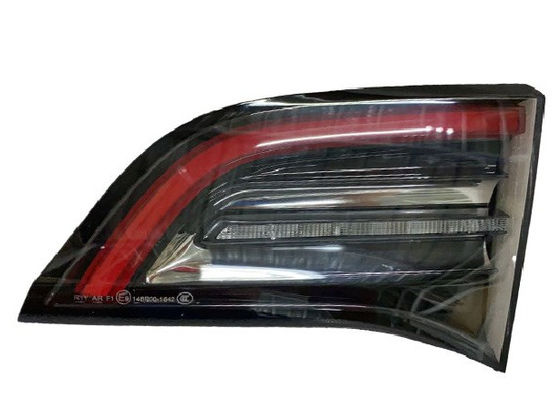 2021 Tesla Model 3 Peças de reposição Direito LED Trava traseira Luz interior 1502089-00-B