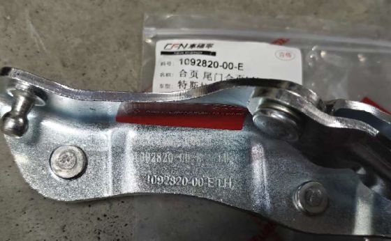 Tesla Model 3 2020 Dobradiça da Mala Lado Direito 1092821-00-E